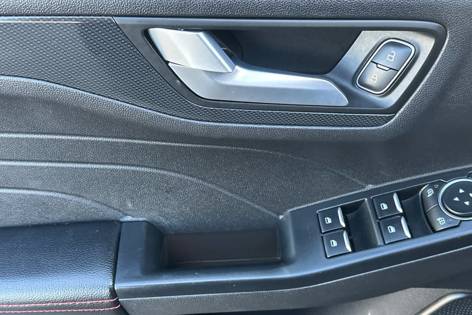 Used 2025 Ford Escape ST-Line FWD image 12