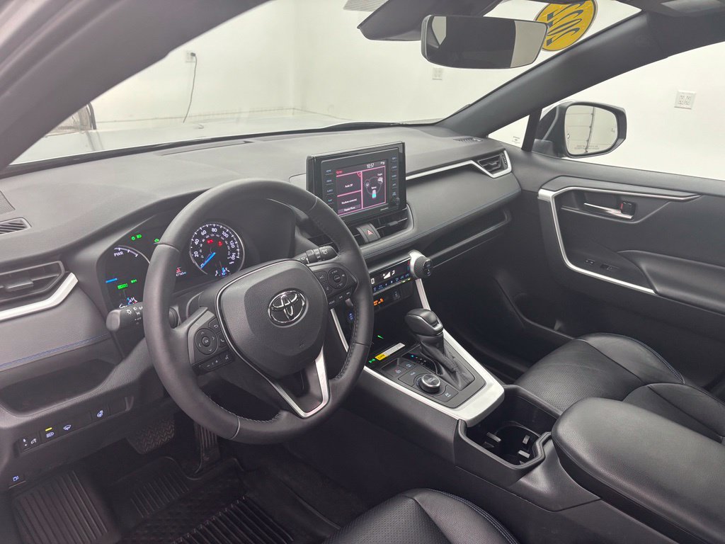 Used 2022 Toyota RAV4 SE w/ SE Grade Weather Package AWD/4WD image 18