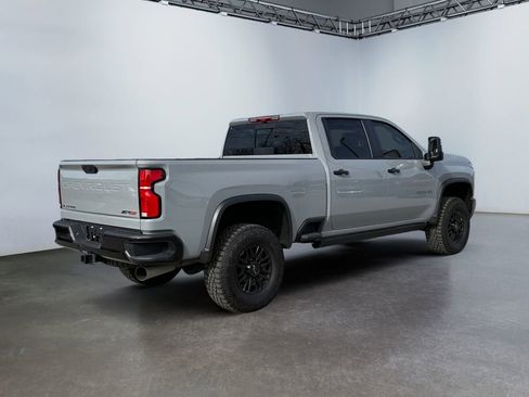 Used 2025 Chevrolet Silverado 2500 ZR2 w/ Technology Package image 3