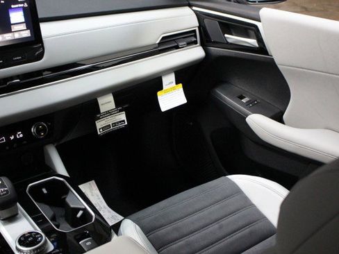 New 2025 Mitsubishi Outlander SE image 22