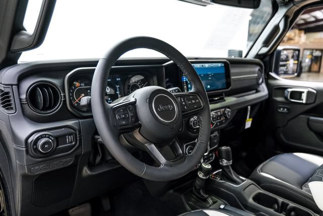 Used 2025 Jeep Wrangler Unlimited Rubicon w/ Safety Group AWD/4WD image 16