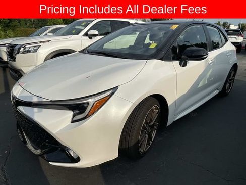 Used 2025 Toyota Corolla Hatchback w/ SE Package FWD image 1
