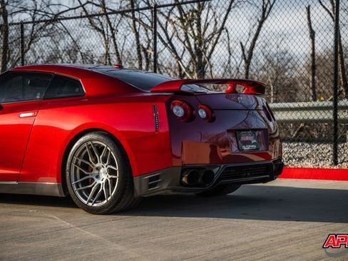Used 2015 Nissan GT-R Premium image 58