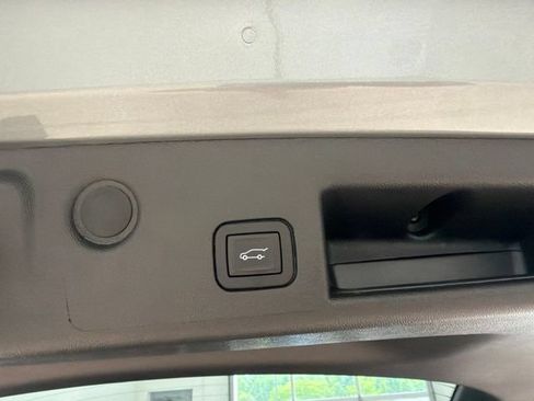 Used 2024 Chevrolet Equinox RS w/ LPO, Floor Liner Package FWD image 9