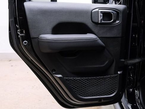 Used 2025 Jeep Wrangler Unlimited Rubicon 392 AWD/4WD image 92