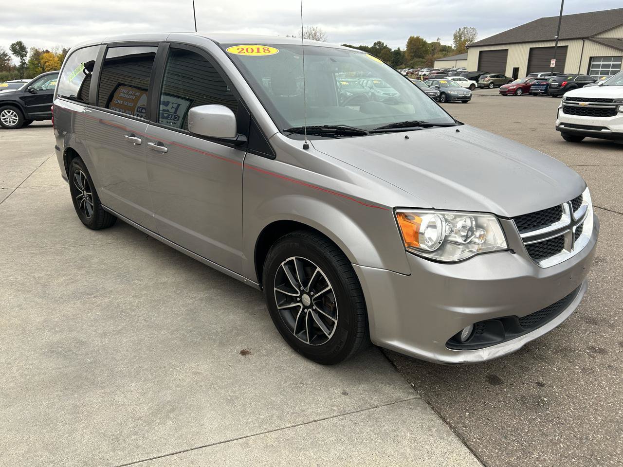 Used 2018 Dodge Grand Caravan SE FWD image 3