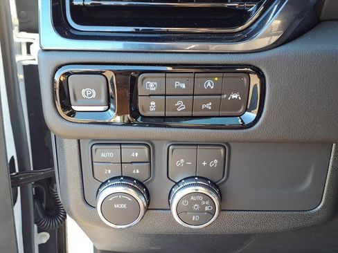 New 2025 GMC Yukon AT4 image 14