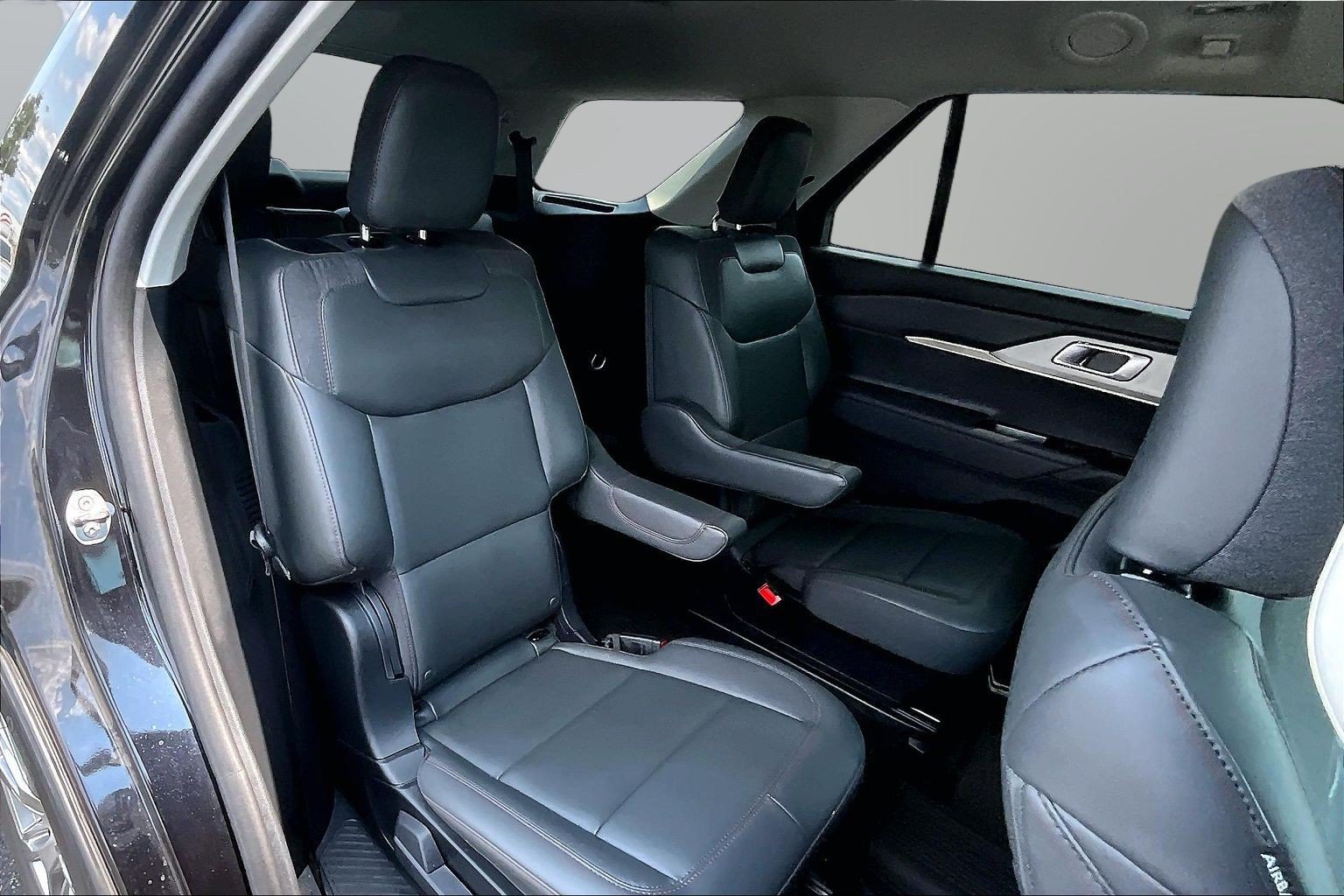 Used 2025 Ford Explorer Active w/ Active Comfort Package AWD/4WD image 17