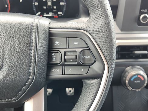 Used 2025 Toyota Tacoma TRD Sport AWD/4WD image 33