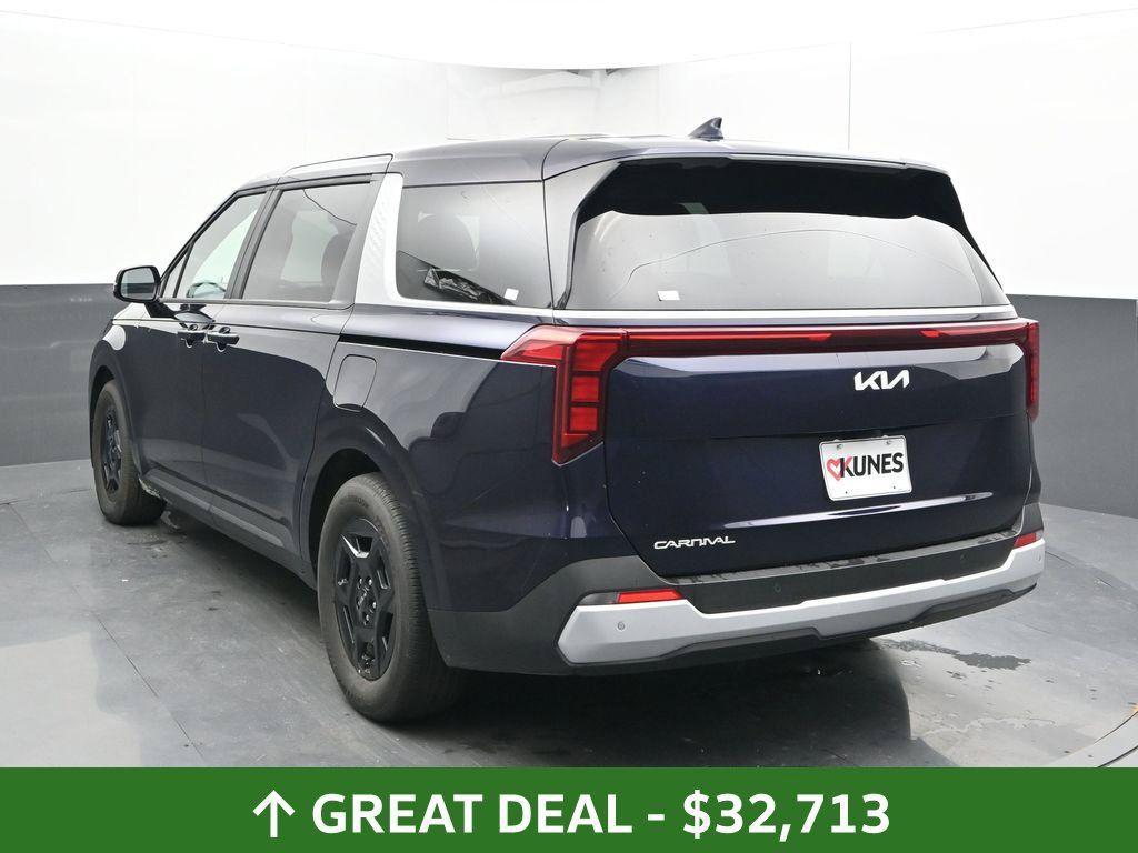 Used 2026 Kia Carnival FWD image 12