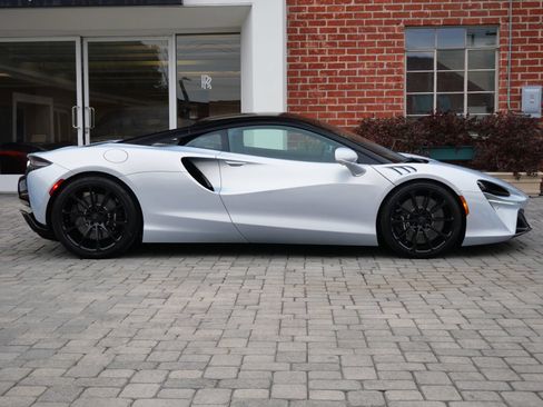 New 2026 McLaren Artura RWD image 3