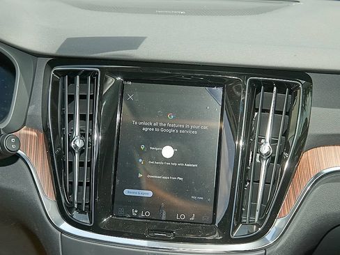 New 2026 Volvo V60 B5 Cross Country Plus w/ Climate Package AWD/4WD image 27