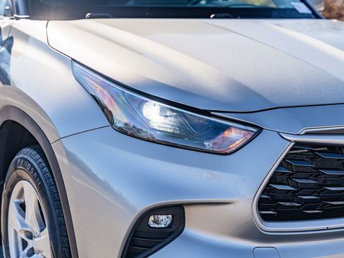 Used 2024 Toyota Highlander LE image 10