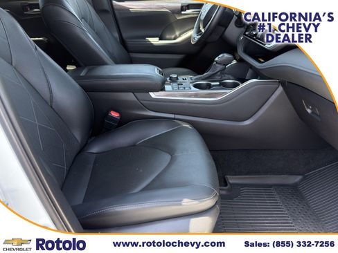 Used 2025 Toyota Highlander Platinum AWD/4WD image 8