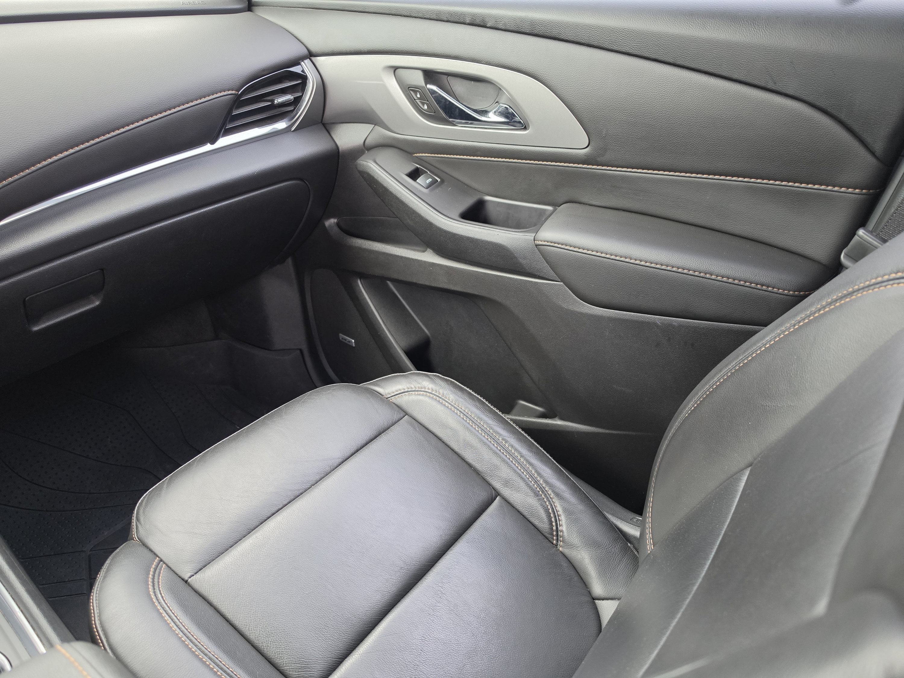 Used 2020 Chevrolet Traverse RS w/ LPO, Floor Liner Package FWD image 22