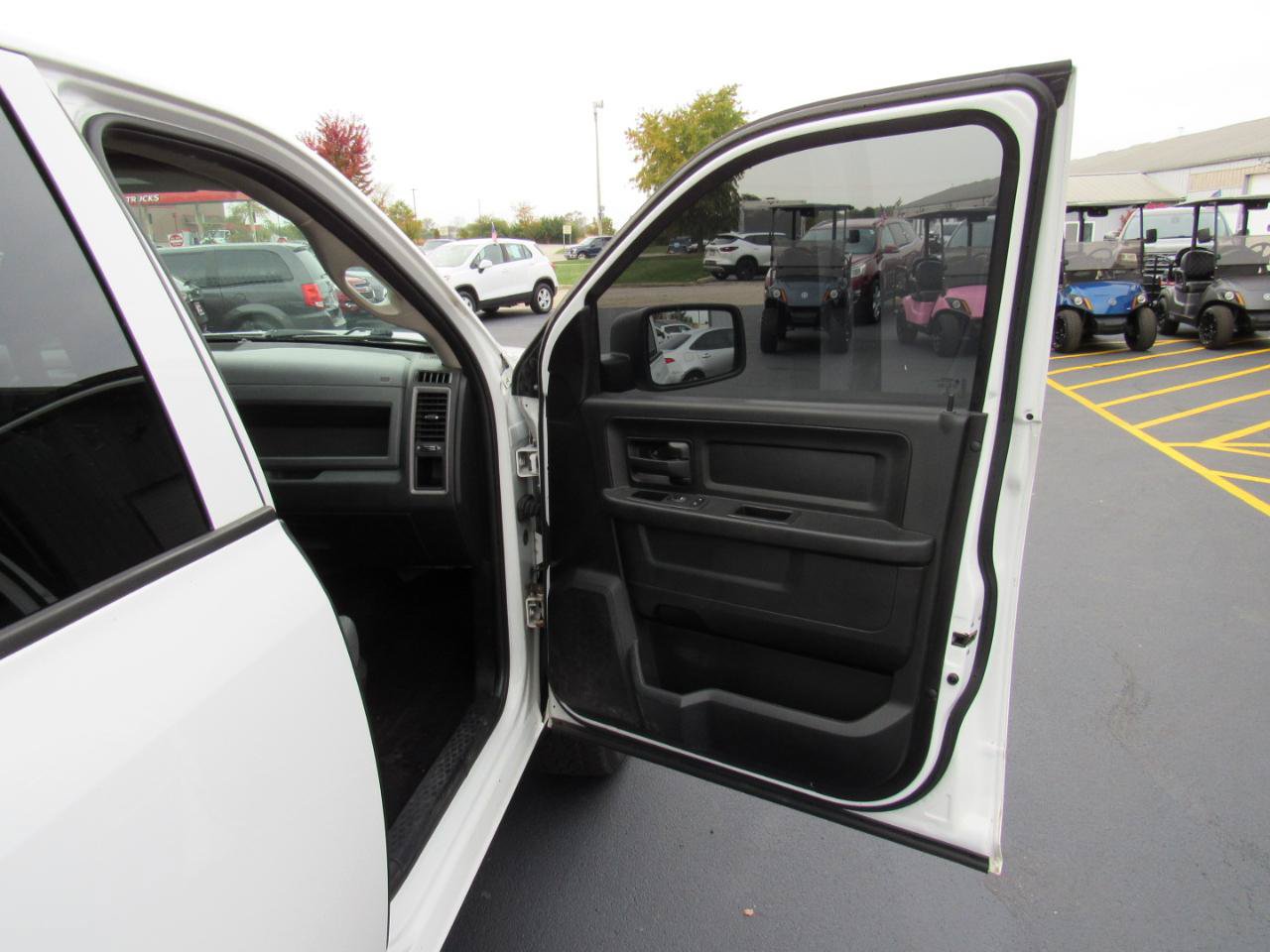 Used 2020 RAM 1500 Tradesman w/ Chrome Appearance Group RWD image 29