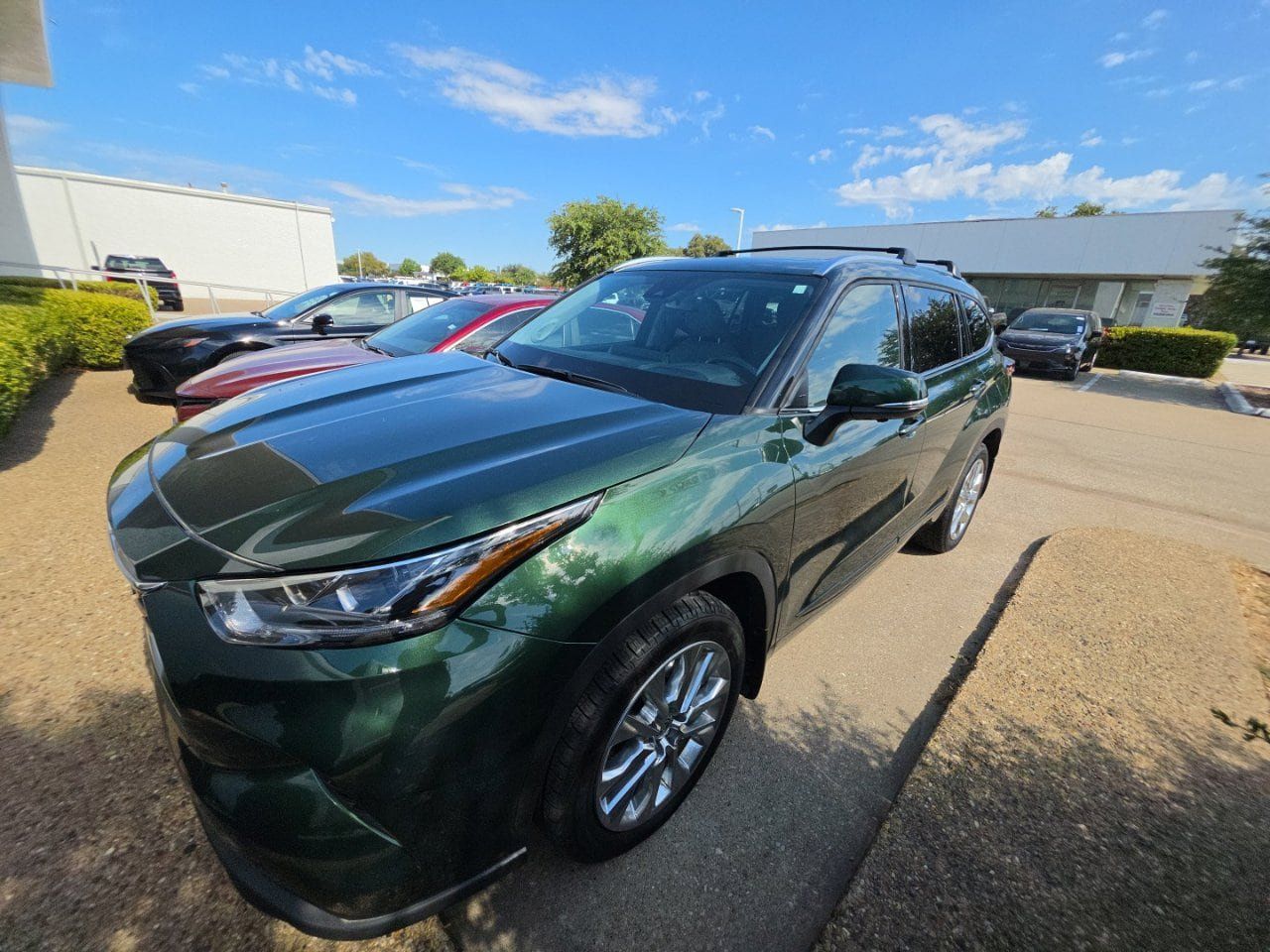 Used 2023 Toyota Highlander Limited AWD/4WD image 1