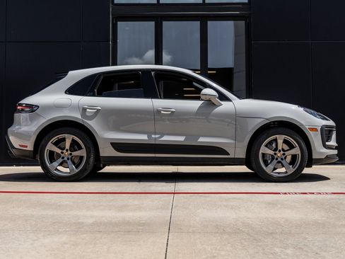 Used 2024 Porsche Macan AWD/4WD image 12