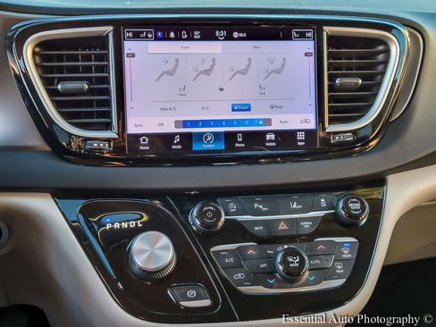 Used 2023 Chrysler Pacifica Touring-L FWD image 21