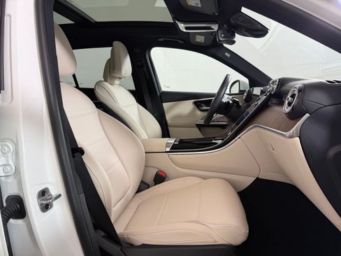 Used 2023 Mercedes-Benz GLC 300 4MATIC image 22