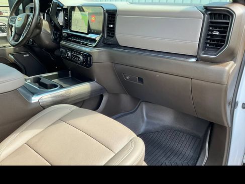 Used 2024 Chevrolet Silverado 2500 LTZ w/ LTZ Convenience Package AWD/4WD image 10