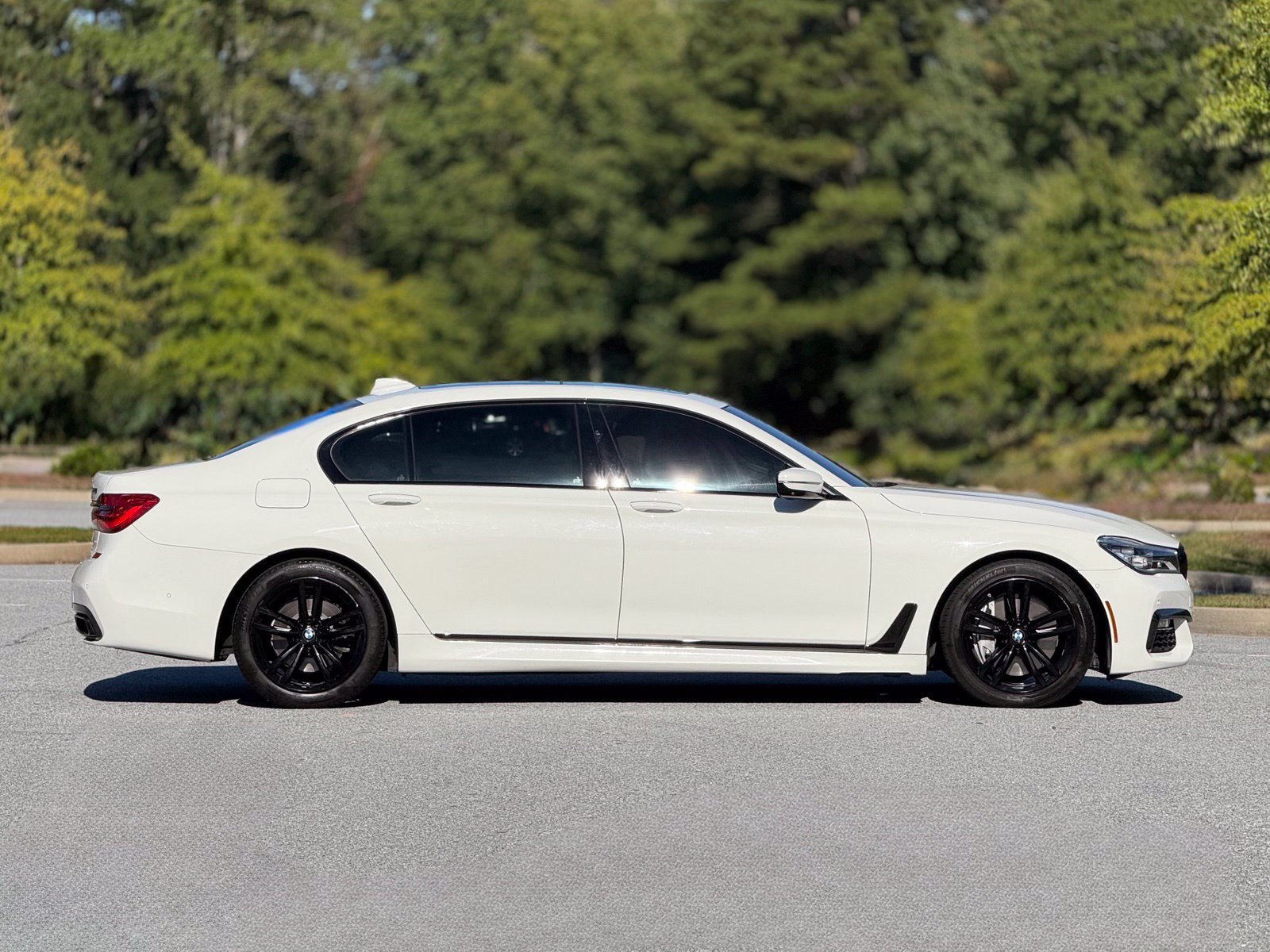 Used 2018 BMW 750i RWD image 12