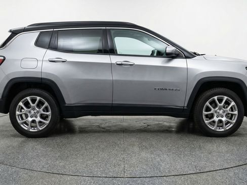 Used 2025 Jeep Compass Limited AWD/4WD image 11