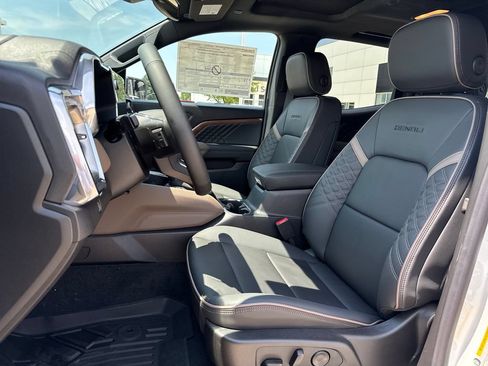 New 2026 GMC Canyon Denali AWD/4WD image 15
