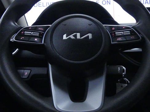 Used 2023 Kia Forte LXS image 17