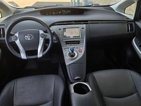 Used 2013 Toyota Prius Five w/ Advanced Technology Pkg FWD image 15