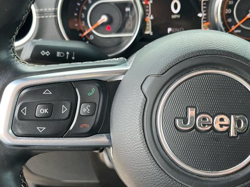 Used 2019 Jeep Wrangler Unlimited Sahara AWD/4WD image 19