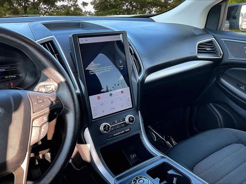 Certified 2022 Ford Edge SE w/ Black Appearance Package image 9