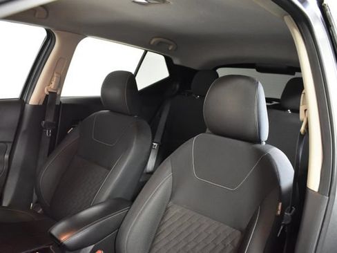Used 2022 Nissan Kicks SV FWD image 10