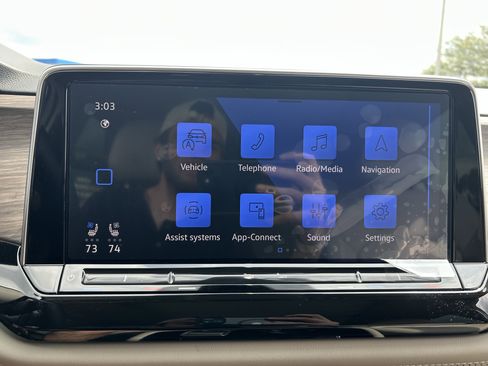 Used 2024 Volkswagen Atlas SEL Premium R-Line image 12