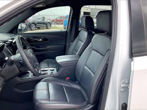 Used 2023 Chevrolet Traverse RS FWD image 18