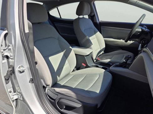 Used 2017 Hyundai Elantra SE FWD image 23
