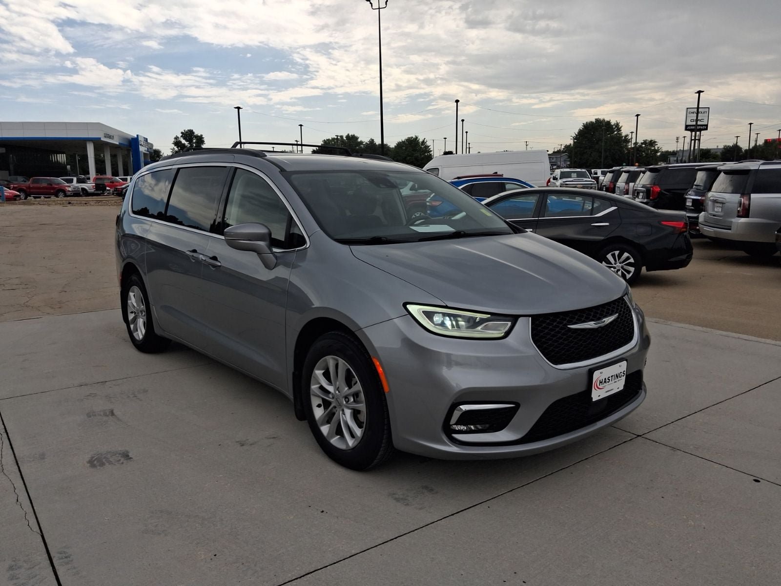 Used 2021 Chrysler Pacifica Touring w/ Cold Weather Group AWD/4WD image 7