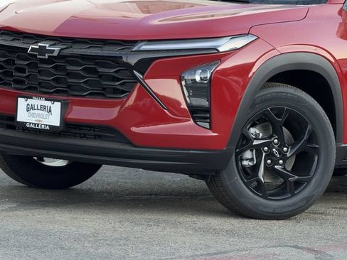 New 2026 Chevrolet Trax LT w/ Driver Confidence Package FWD image 8