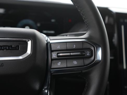 Used 2025 GMC Yukon XL Denali AWD/4WD image 28