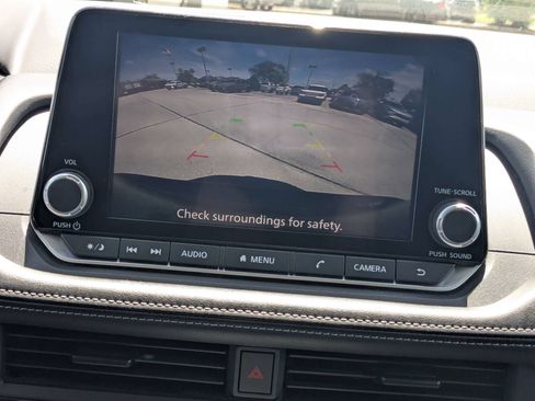 Used 2024 Nissan Rogue S AWD/4WD image 21