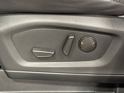 Used 2022 Ford Explorer Platinum w/ Equipment Group 601A image 12