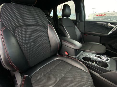 Used 2023 Ford Escape ST-Line AWD/4WD image 17