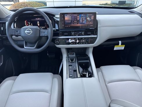 New 2026 Nissan Pathfinder SL w/ SL Premium Package image 18