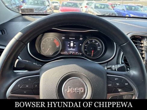 Used 2019 Jeep Cherokee Limited image 22