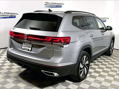 Used 2025 Volkswagen Atlas SE FWD image 9
