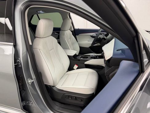 Used 2025 Buick Envision Avenir AWD/4WD image 11