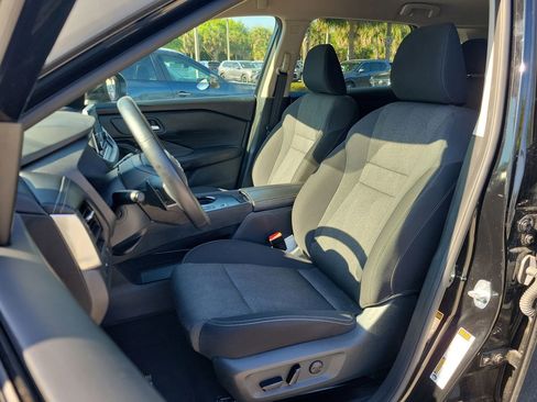 Used 2025 Nissan Rogue SV image 16