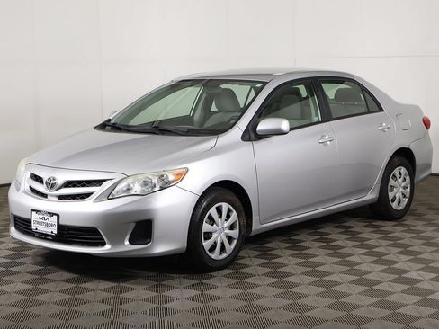 Used 2011 Toyota Corolla LE FWD image 3