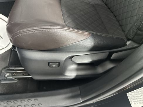 Used 2019 Toyota C-HR Limited FWD image 12