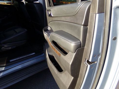 Used 2016 Chevrolet Suburban LT image 76